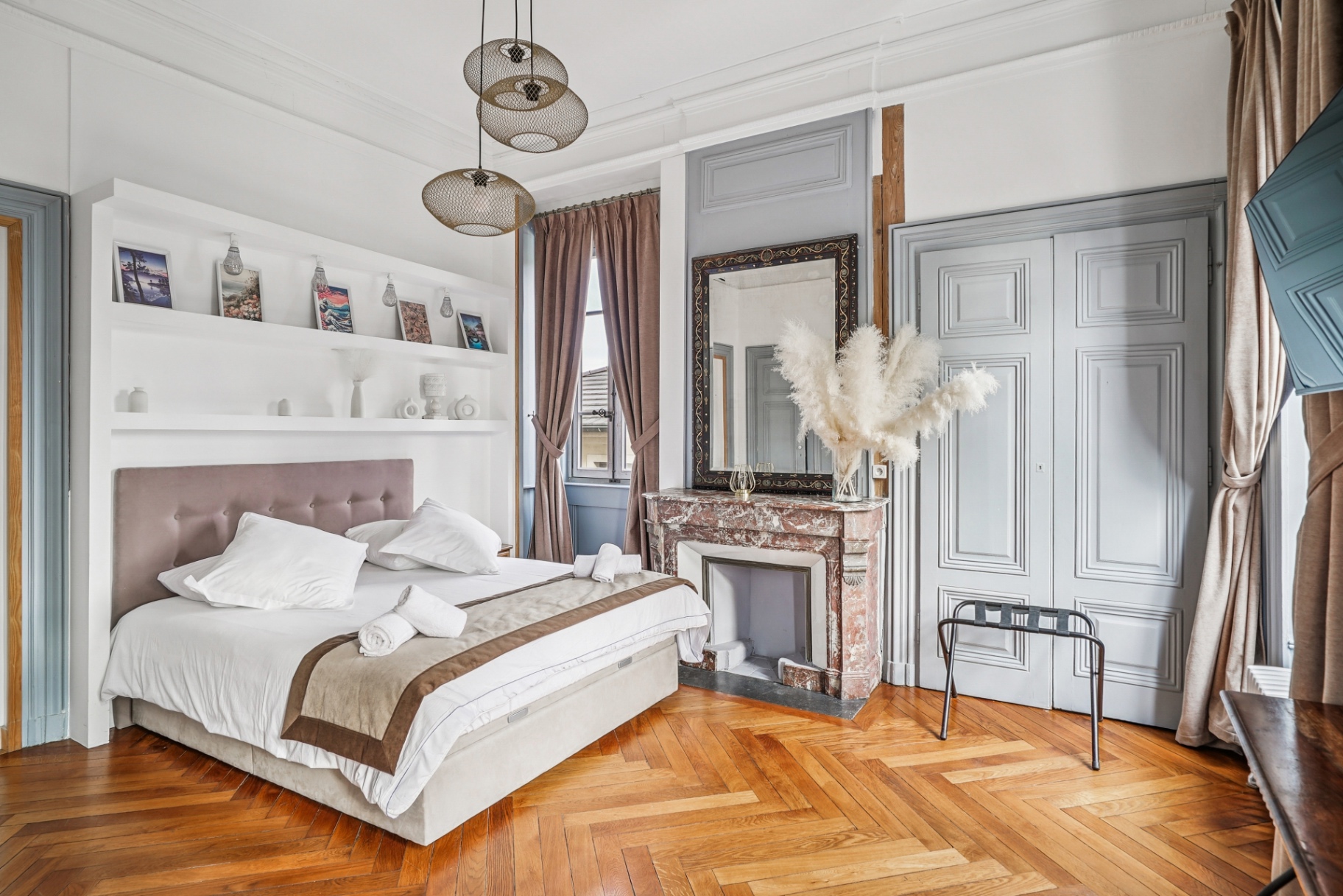 Chambre double avec cheminée d'époque