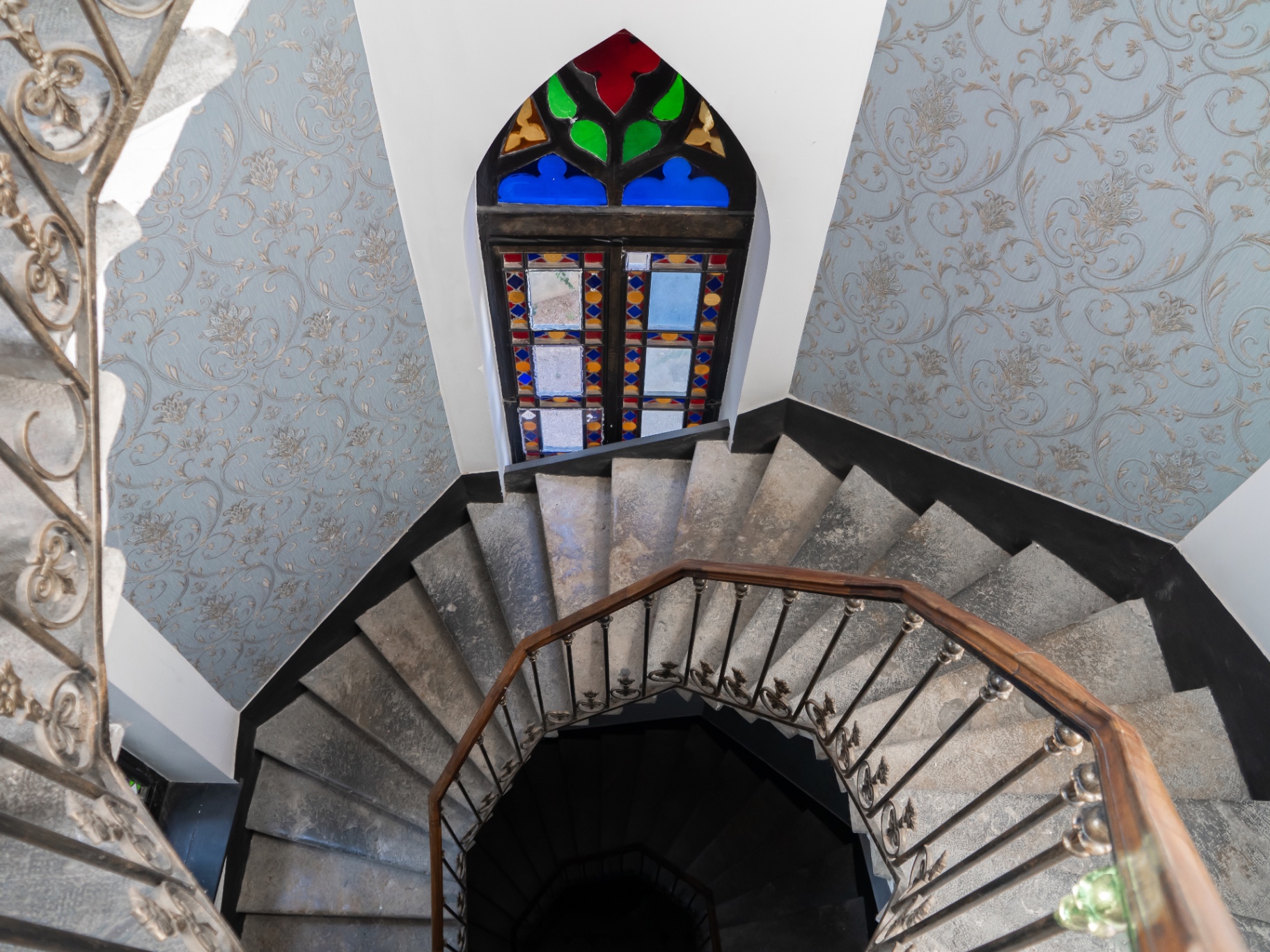 Cage d'escalier en colimaçon vue du haut